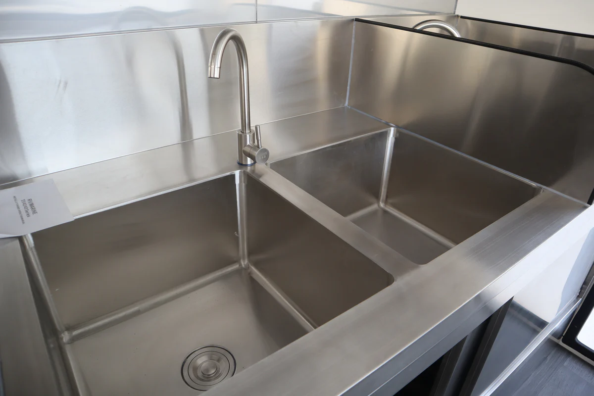 5m Grade Food Trailer - Image 9