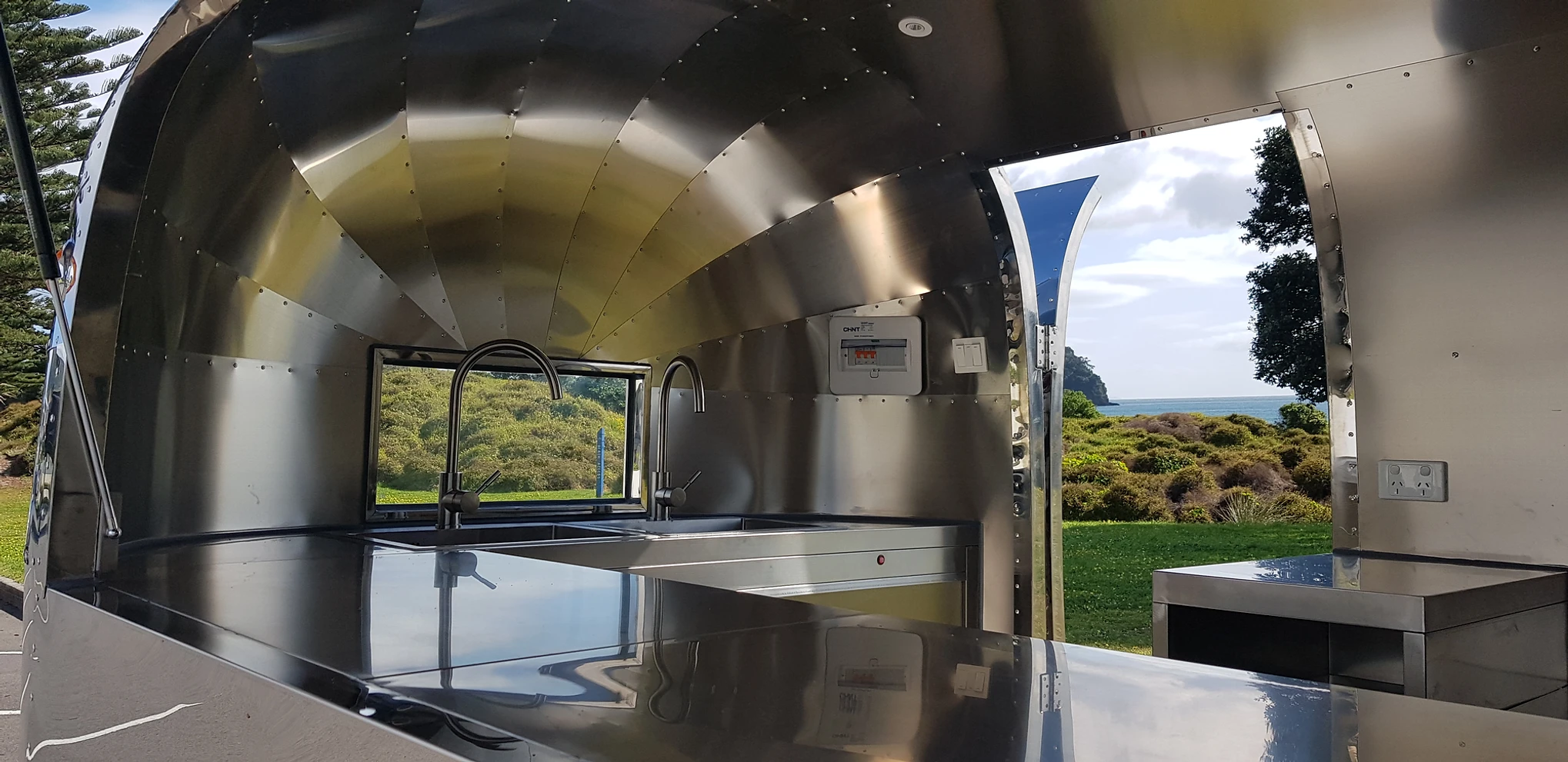Airstream Mirrored Stainless Steel Trailer 3.4m - Image 6