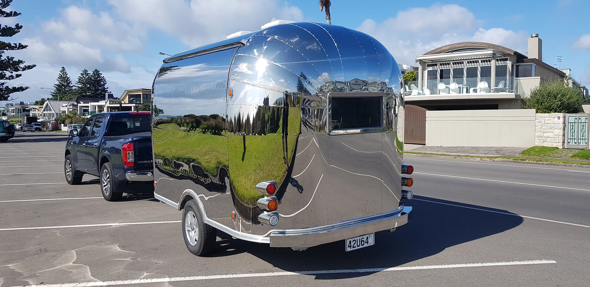 Airstream Mirrored Stainless Steel Trailer 3.4m