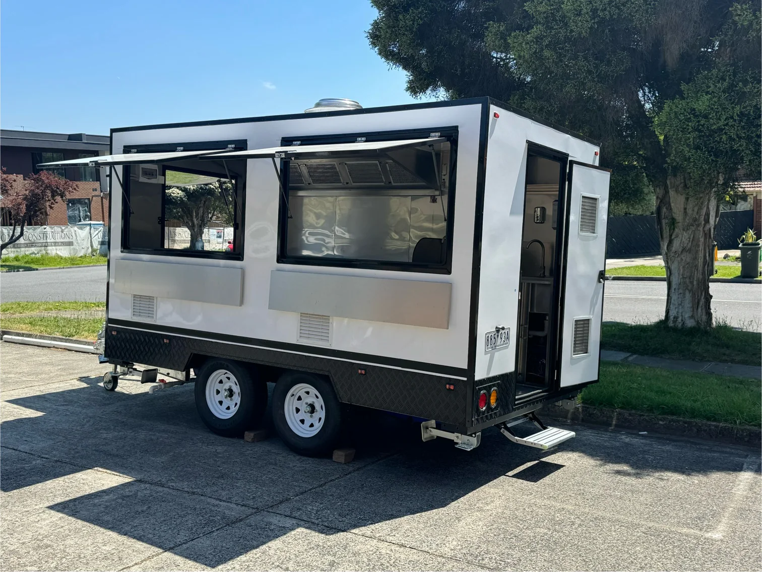 4M Grade Food Trailer - Image 2